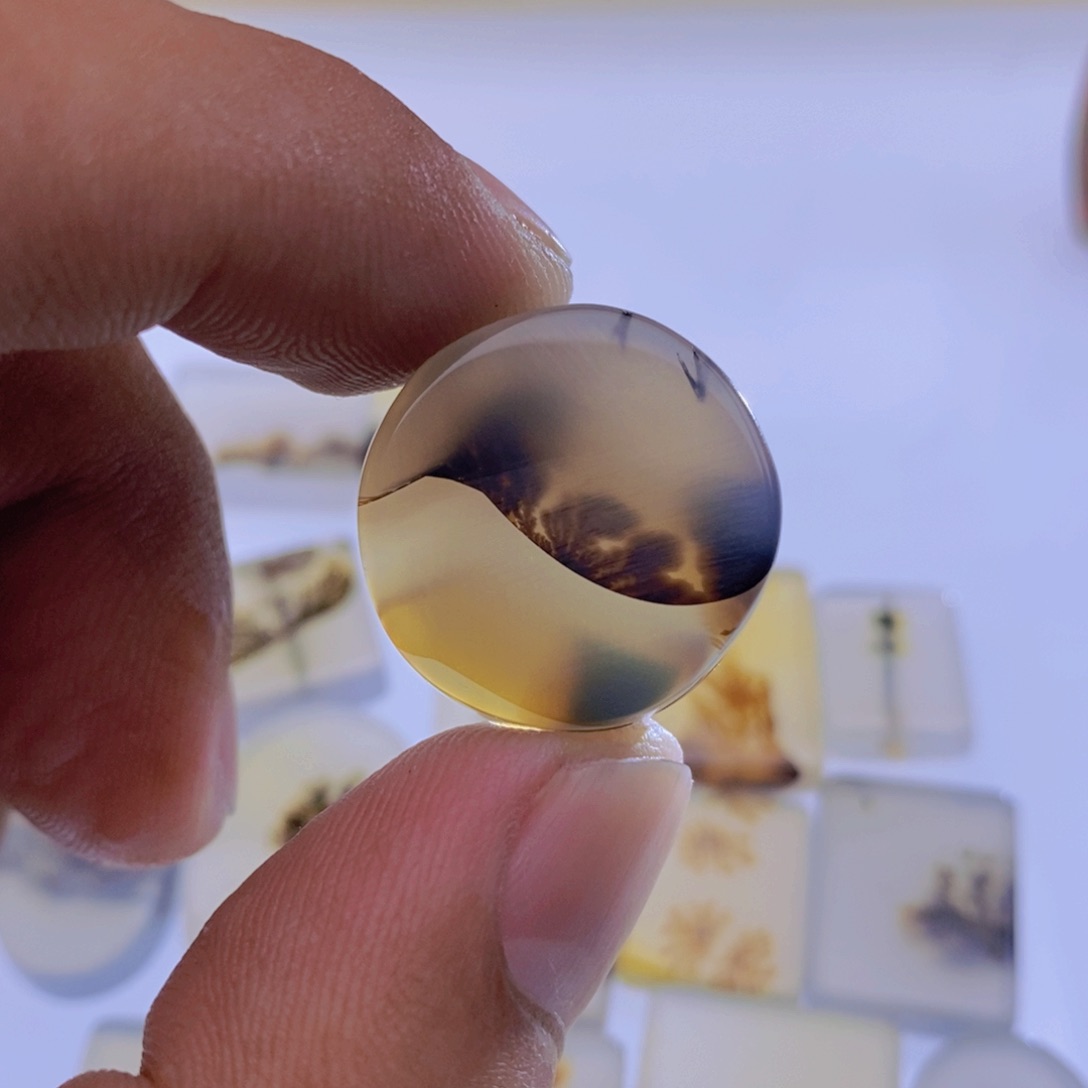 玛瑙/玉髓颈饰未镶嵌丫**?