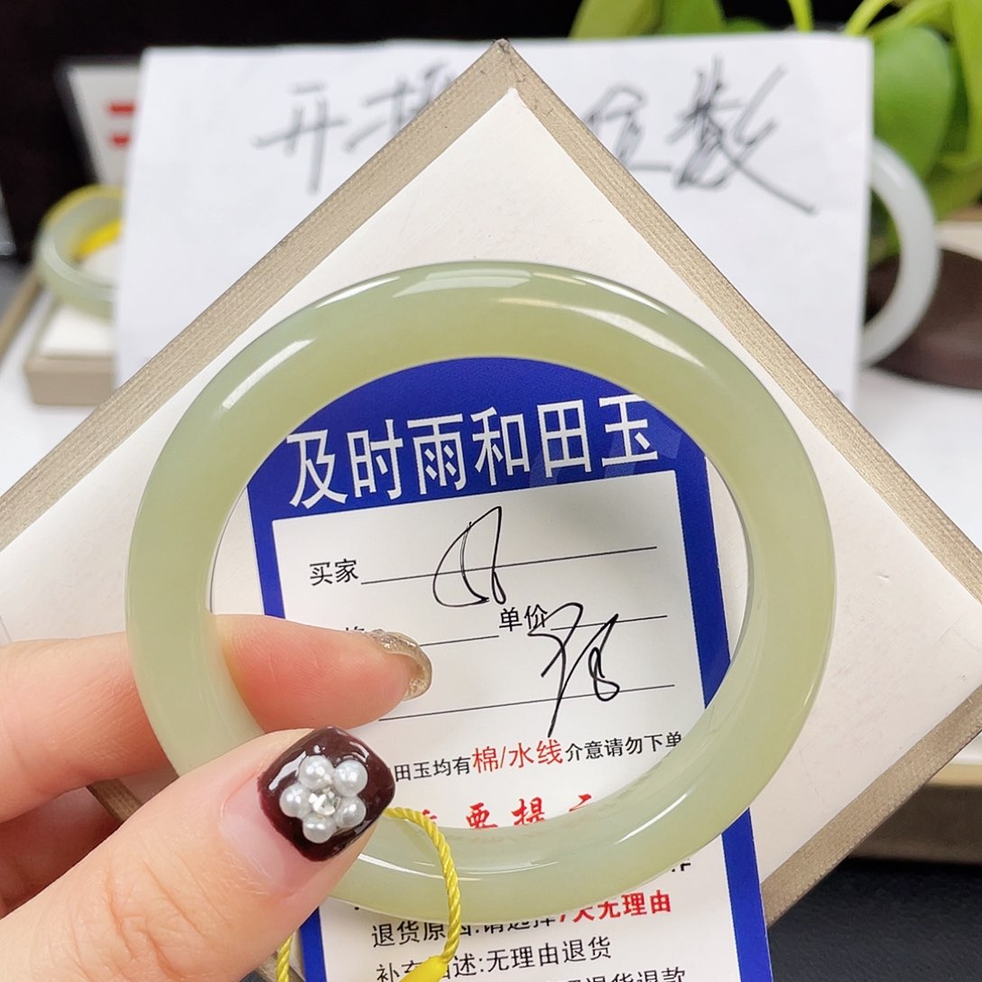 和田玉手镯未镶嵌