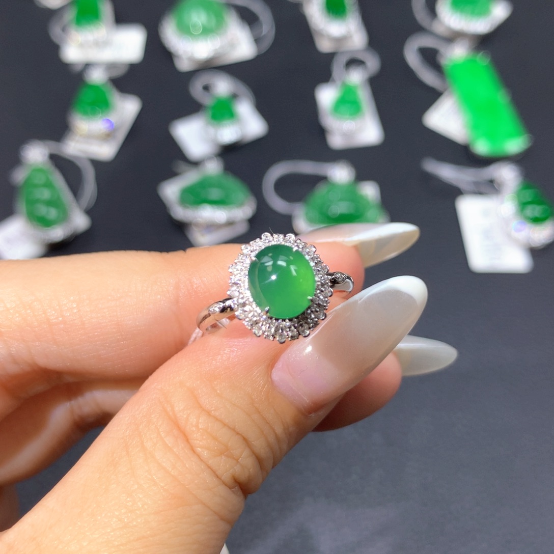 翡翠戒指18K金镶嵌翡翠