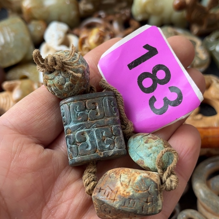 和田玉颈饰未镶嵌