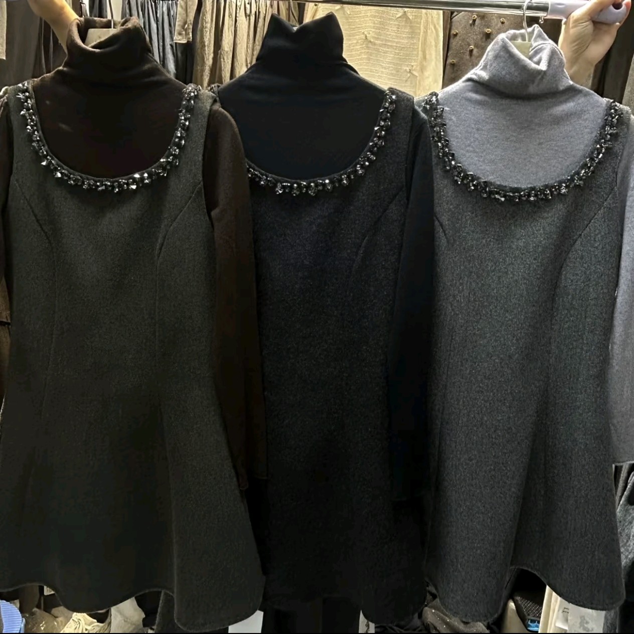 【年款】2661钉珠圆领针织连衣裙两件套