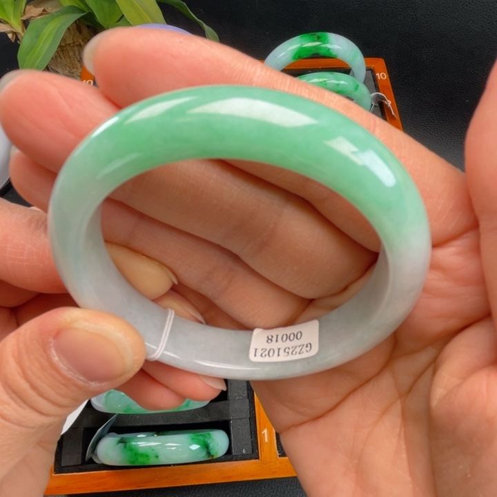 翡翠未镶嵌手镯缅甸翡翠