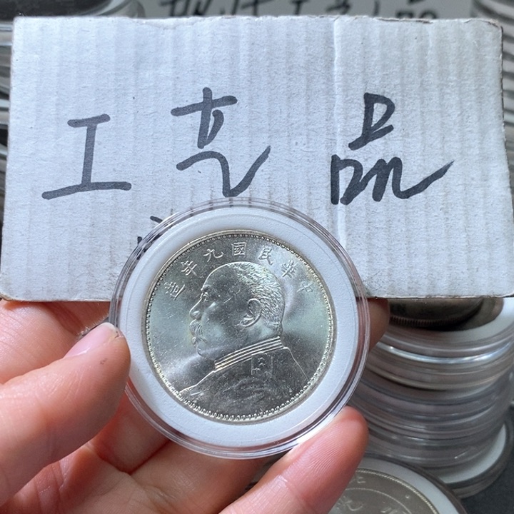 劉*高仿现代工艺品工