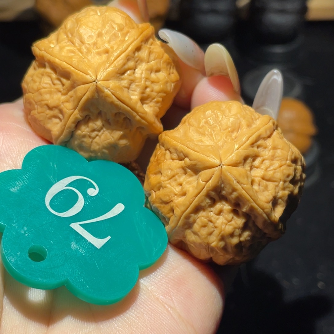 曲***.四棱36尺寸核桃。 