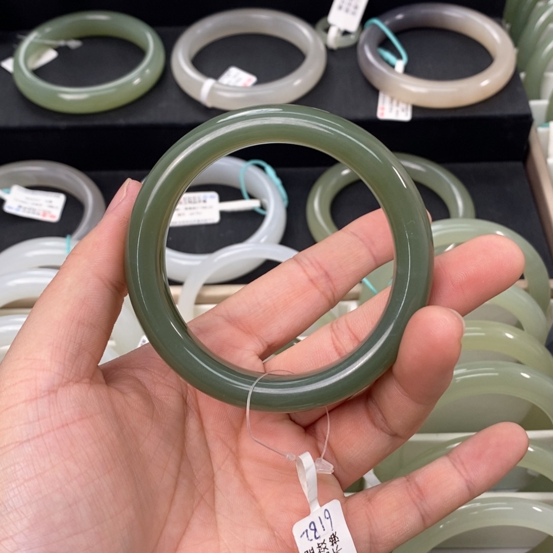 和田玉手镯未镶嵌56