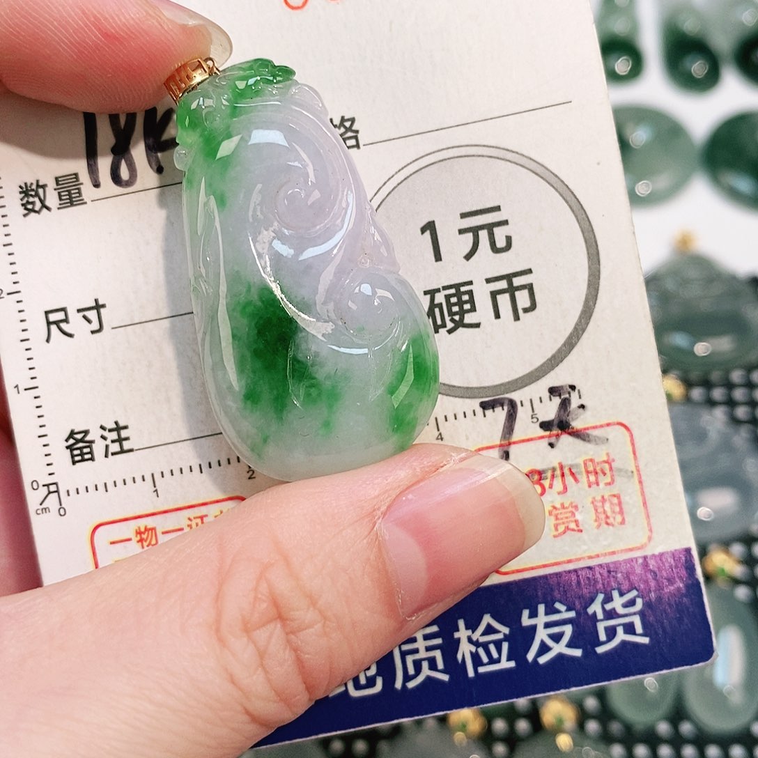 翡翠颈饰18K金镶嵌吊坠