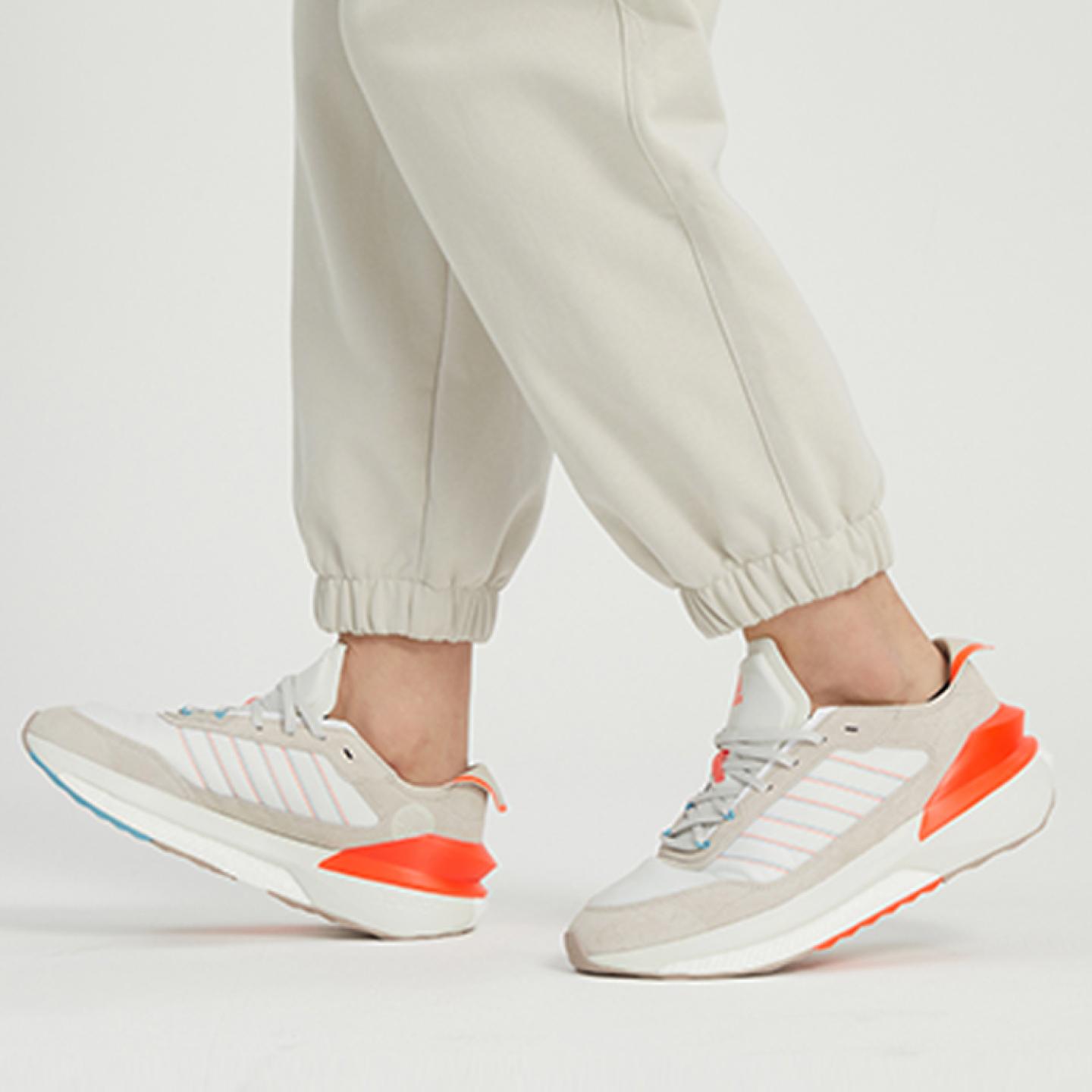 【B类瑕疵】adidas阿迪达斯2023春季新款AVRYN耐磨轻便跑步鞋ID4253