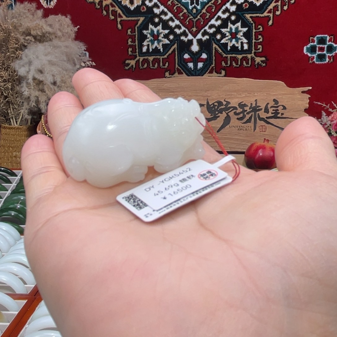 颈饰未镶嵌和田玉天然羊脂玉且末老料貔貅