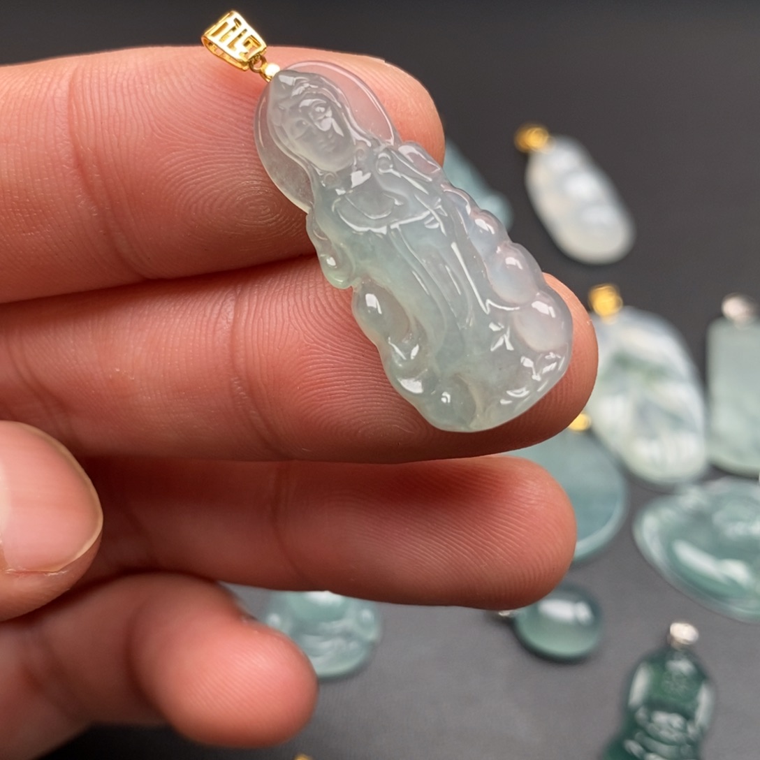 颈饰18K金镶嵌翡翠