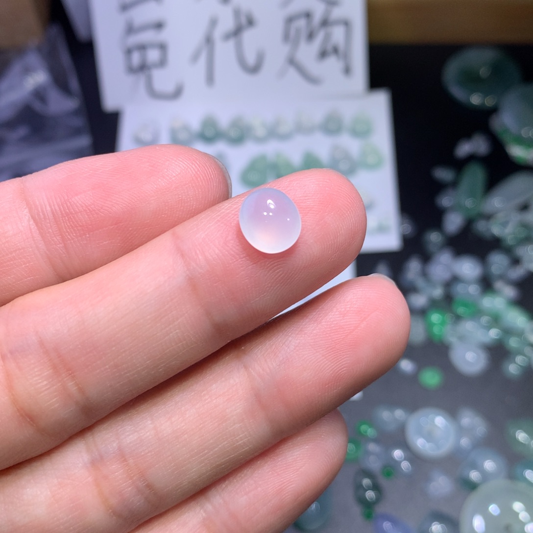 翡翠未镶嵌颈饰白蛋
