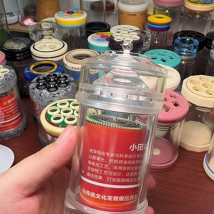 刺***头蟋蟀挑音罐子。     