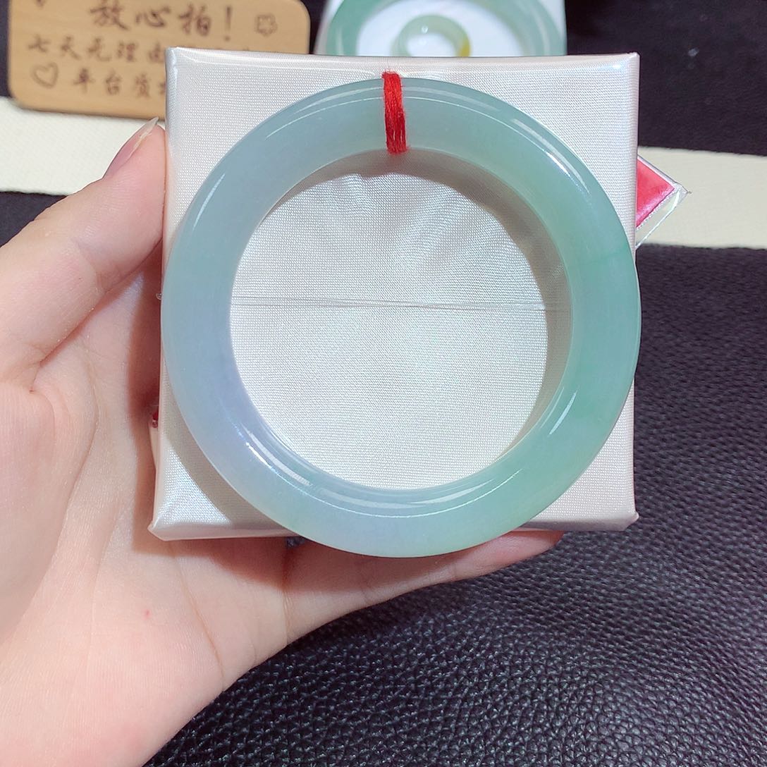 静***静翡翠未镶嵌手镯12805