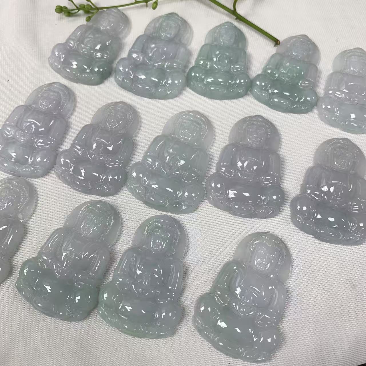 缅甸天然A货翡翠浅色细糯大气正装观音吊坠玉观音-多样性发其一