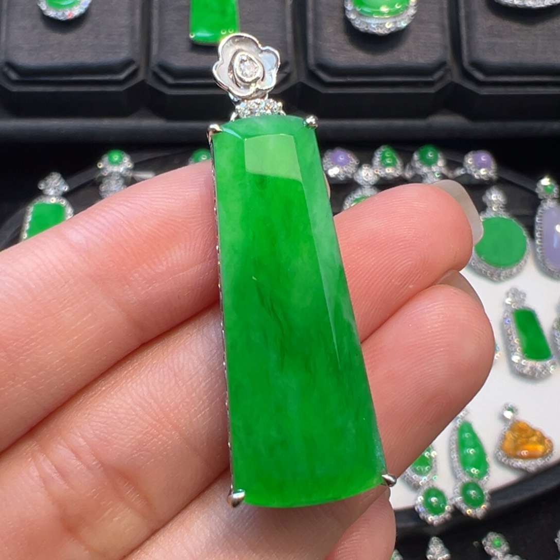 翡翠吊坠(不含链)18K金镶嵌浅**光收到货48小时鉴赏期