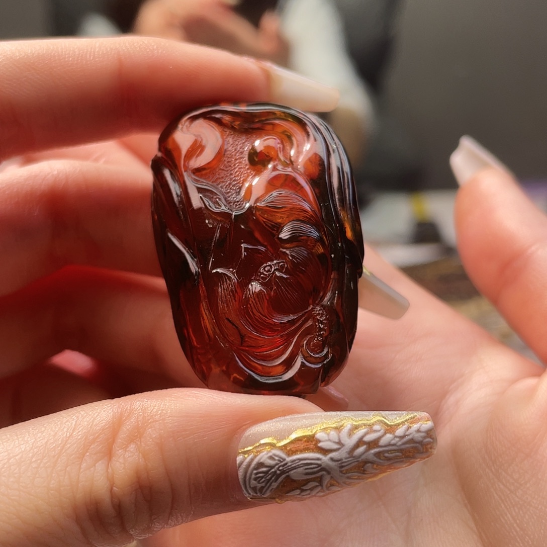 琥珀未镶嵌裸石抚顺琥珀雕刻件血珀