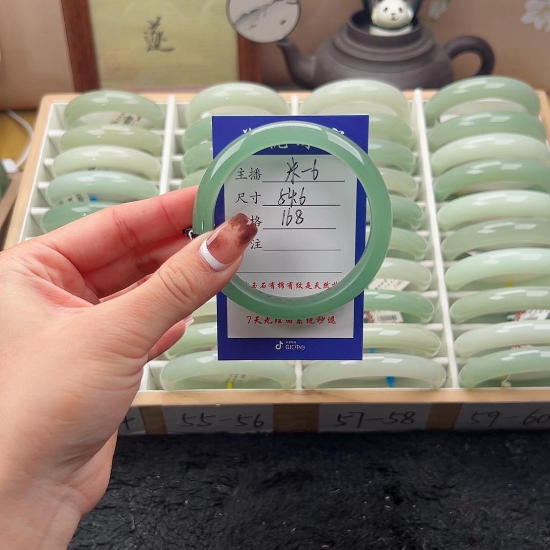 炸***躁石英质玉未镶嵌手镯