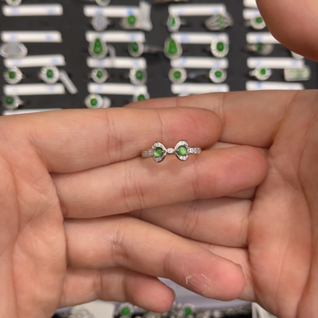 翡翠戒指银S925镶嵌翡翠戒指