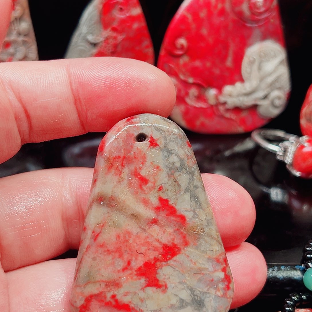 昌化鸡血石心**犀昌化鸡血石