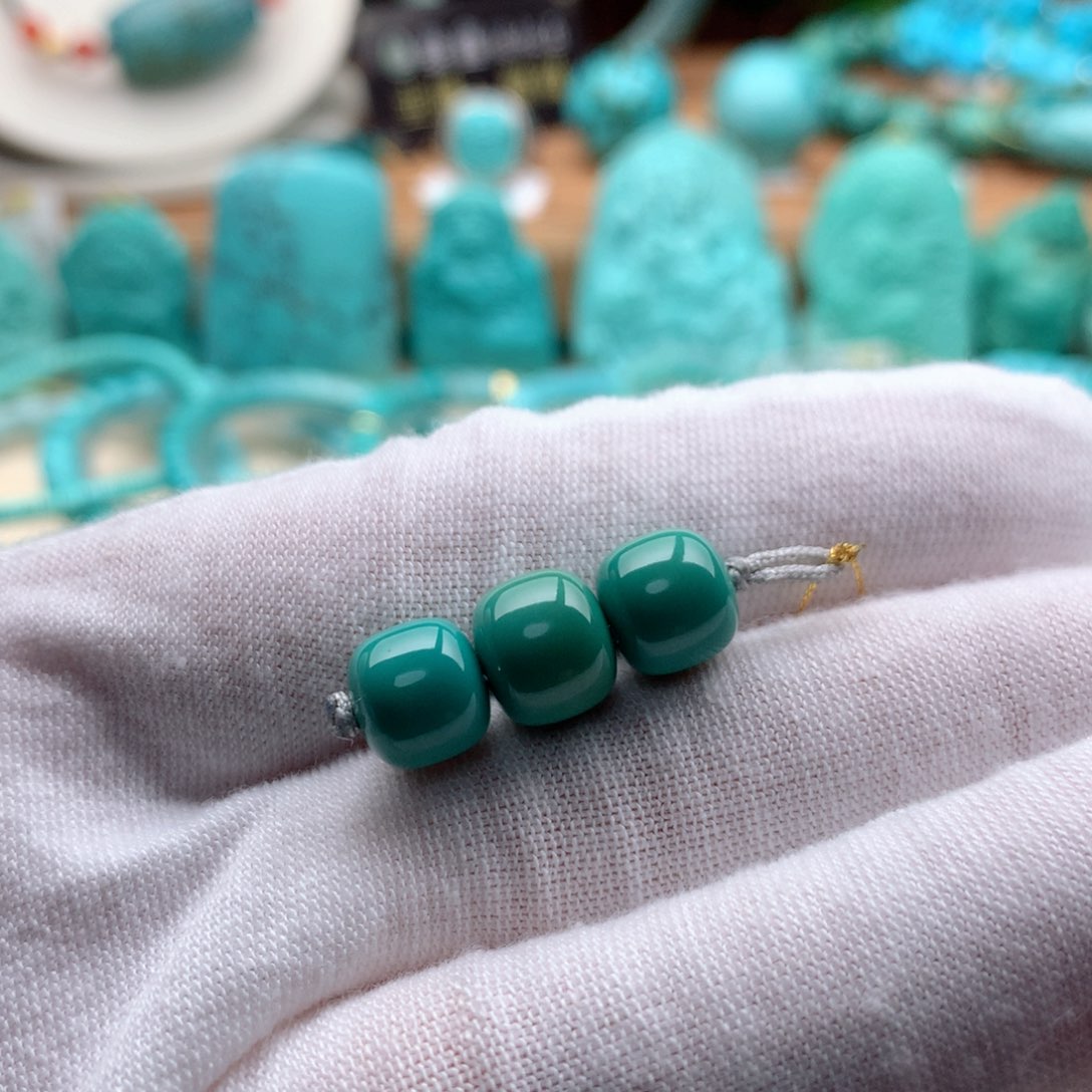 绿松石颈饰未镶嵌