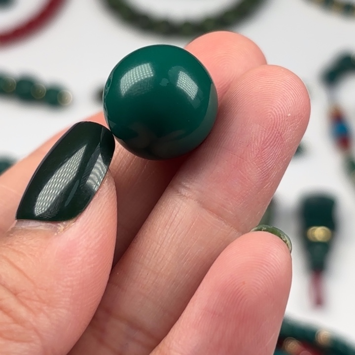 低***伟玻璃颈饰16珠子一颗