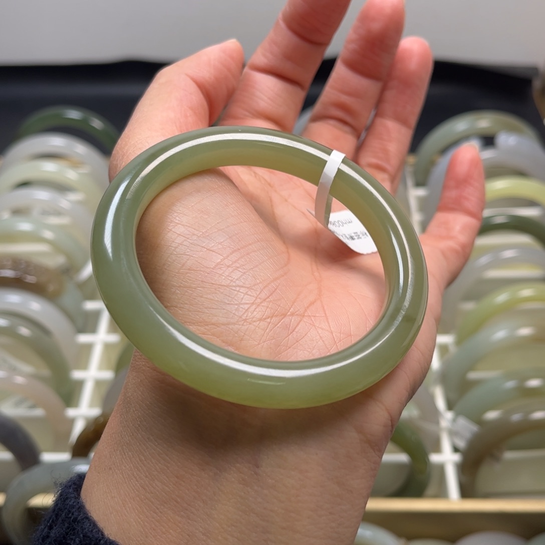 和田玉未镶嵌手镯57圈