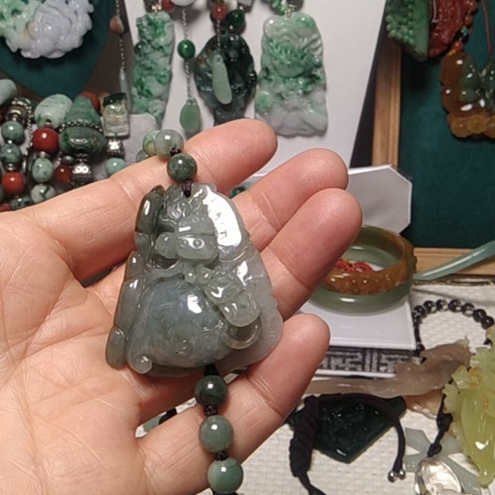 蛇纹石玉吊坠未镶嵌