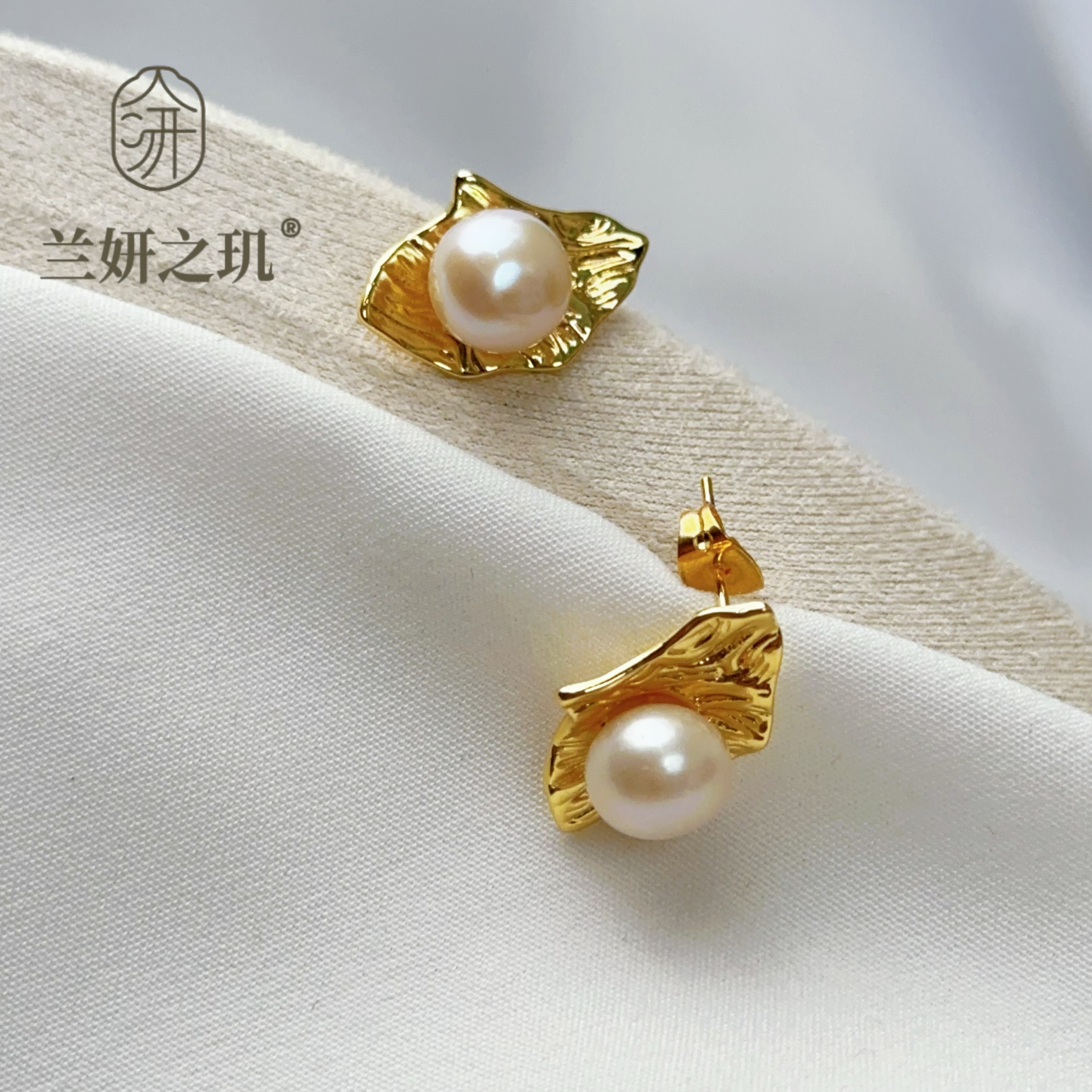 S925银针耳饰 淡水珍珠 8mm馒头珍珠耳钉羽毛树叶高保色金属 8115