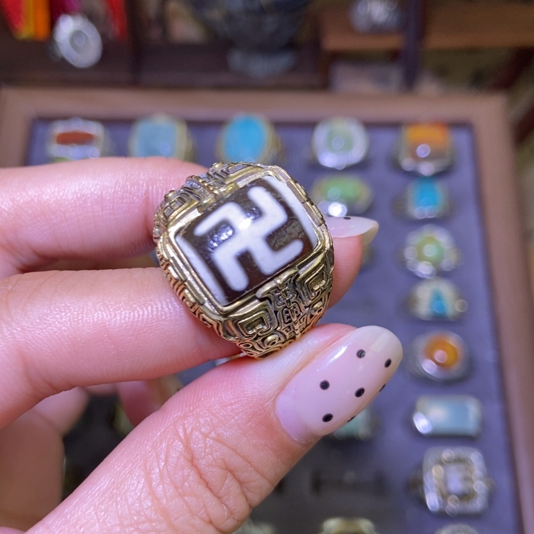 Z****戒指银S925镶嵌玛瑙/玉髓（覆膜）