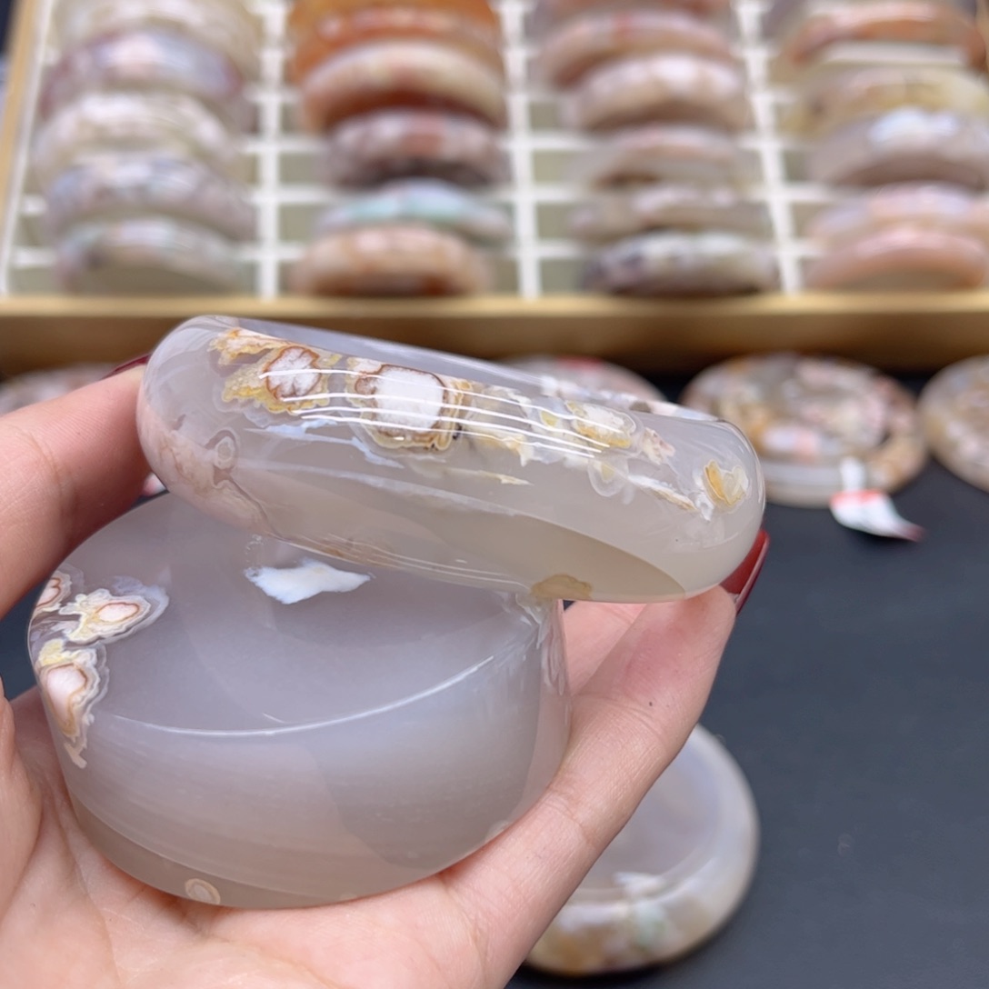 玛瑙/玉髓手镯未镶嵌61