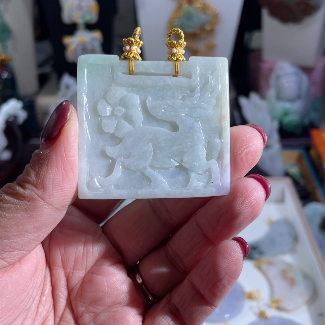 翡翠颈饰未镶嵌翡翠包包