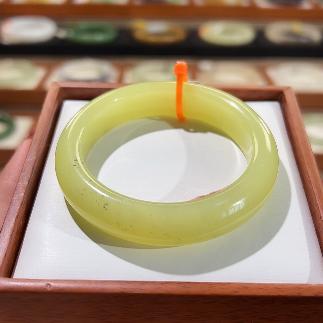 和田玉手镯未镶嵌宽胎青花黄口（鸡油黄）