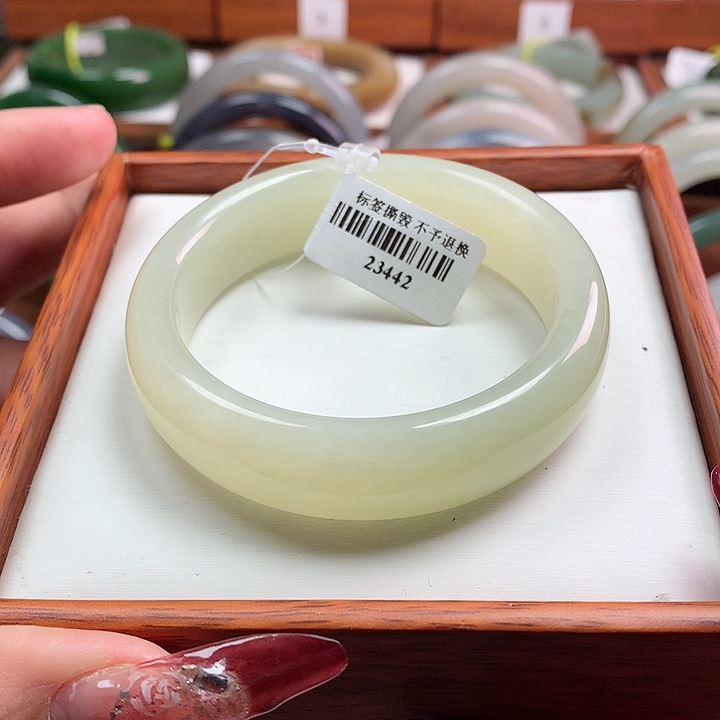 和田玉手镯未镶嵌52