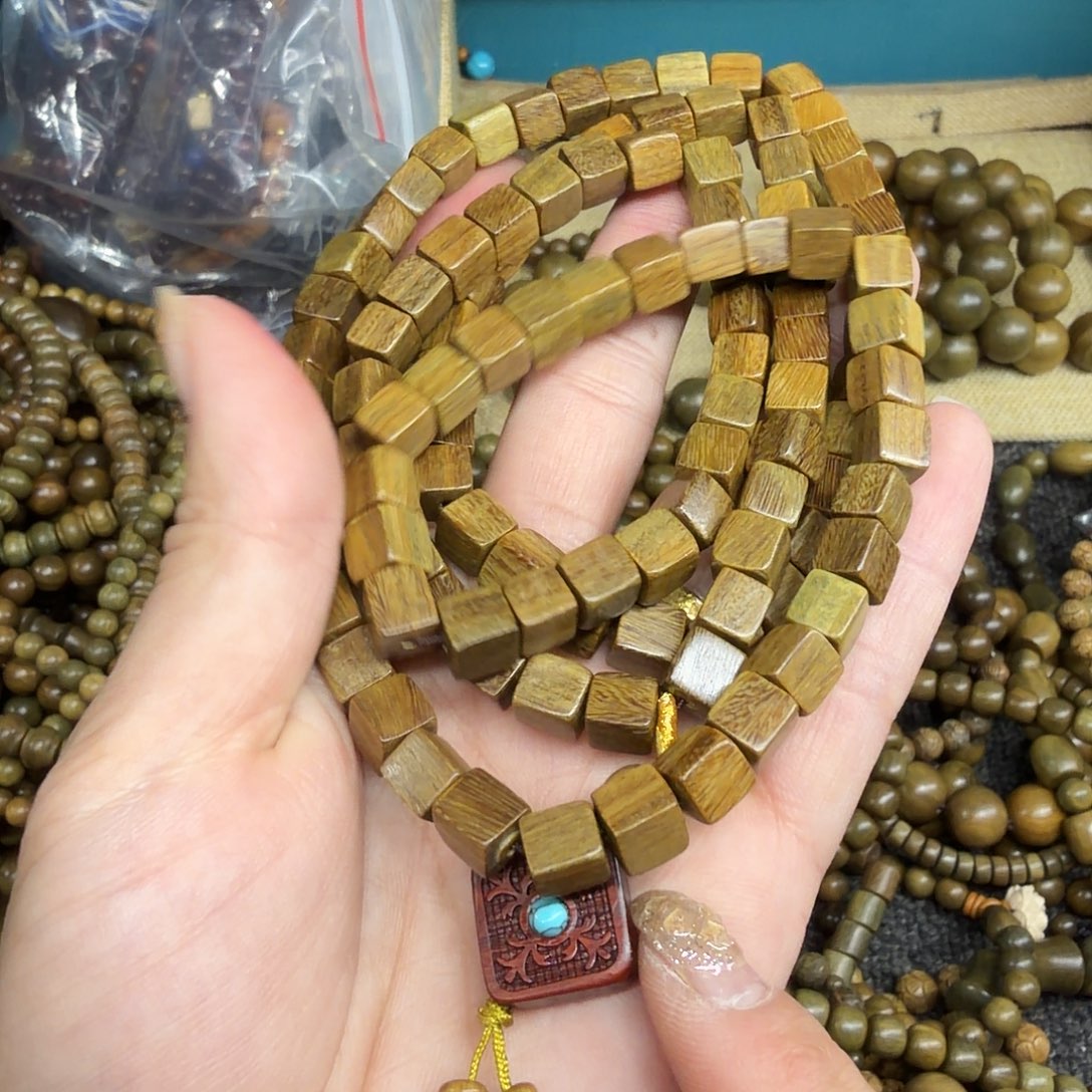 维腊木（绿檀）无事牌