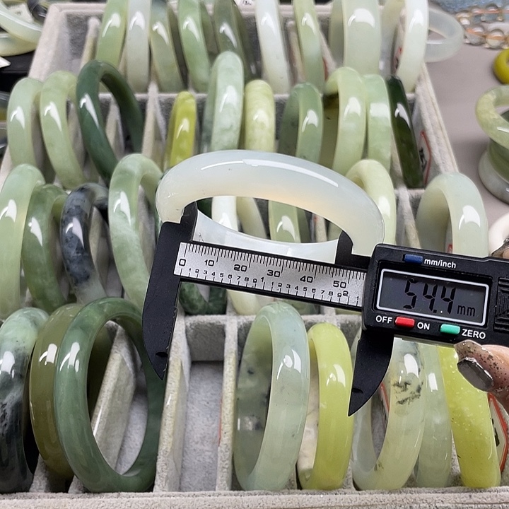 蛇纹石玉未镶嵌手镯476