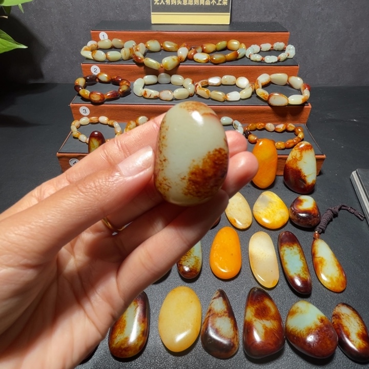 和田玉未镶嵌颈饰