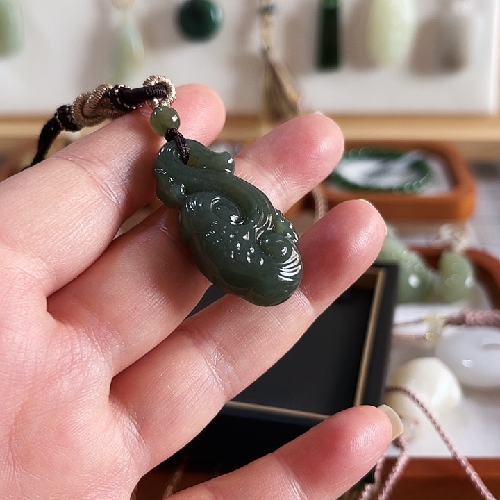 秋***3和田玉未镶嵌颈饰