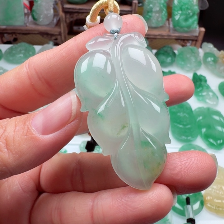 颈饰未镶嵌石英质玉