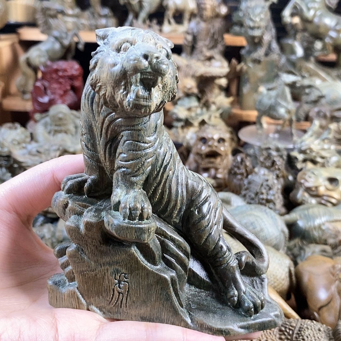 维腊木（绿檀）把件