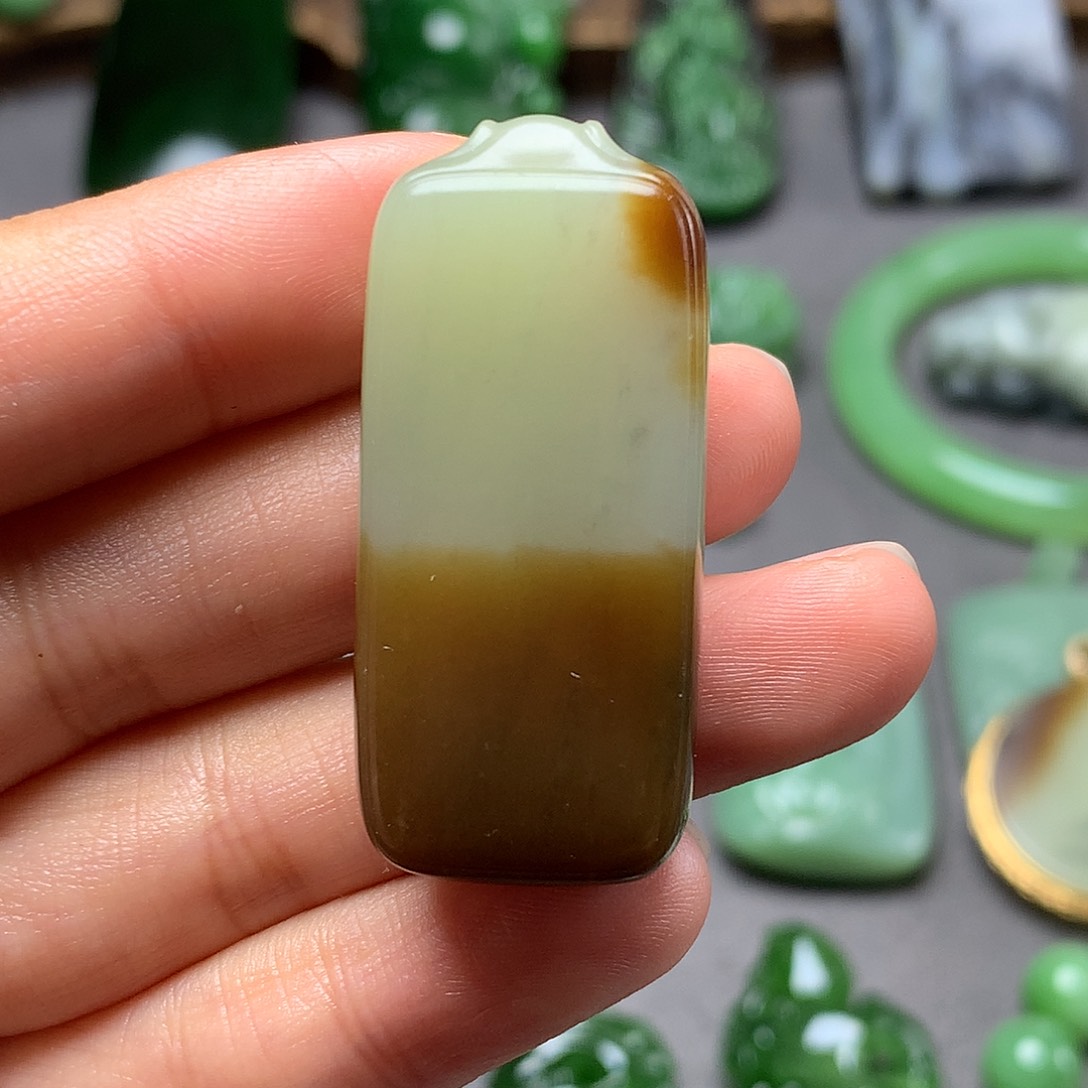 和田玉颈饰未镶嵌