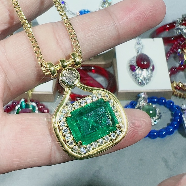 红宝石颈饰未镶嵌