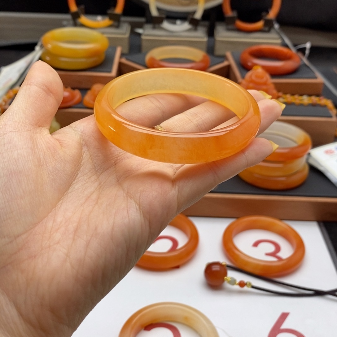 石英质玉（黄龙玉）未镶嵌手镯58微瑕