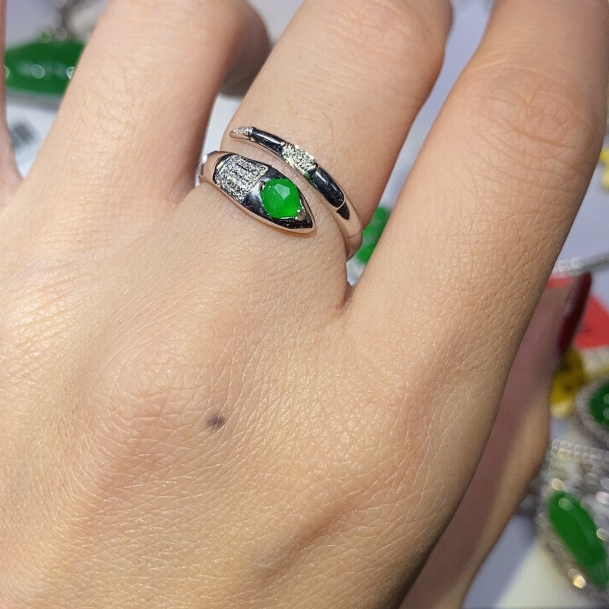 【闪购商品】翡翠颈饰18K金镶嵌戒指