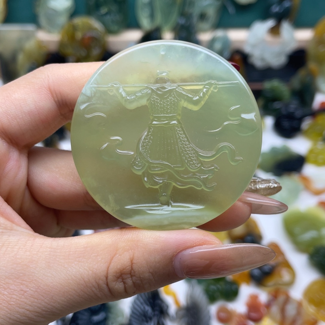 蛇纹石玉颈饰未镶嵌