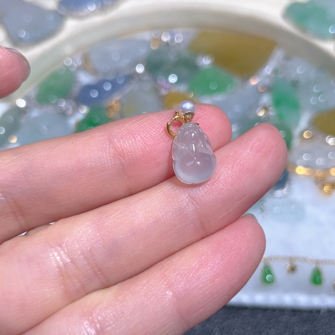 翡翠颈饰18K金镶嵌翡翠