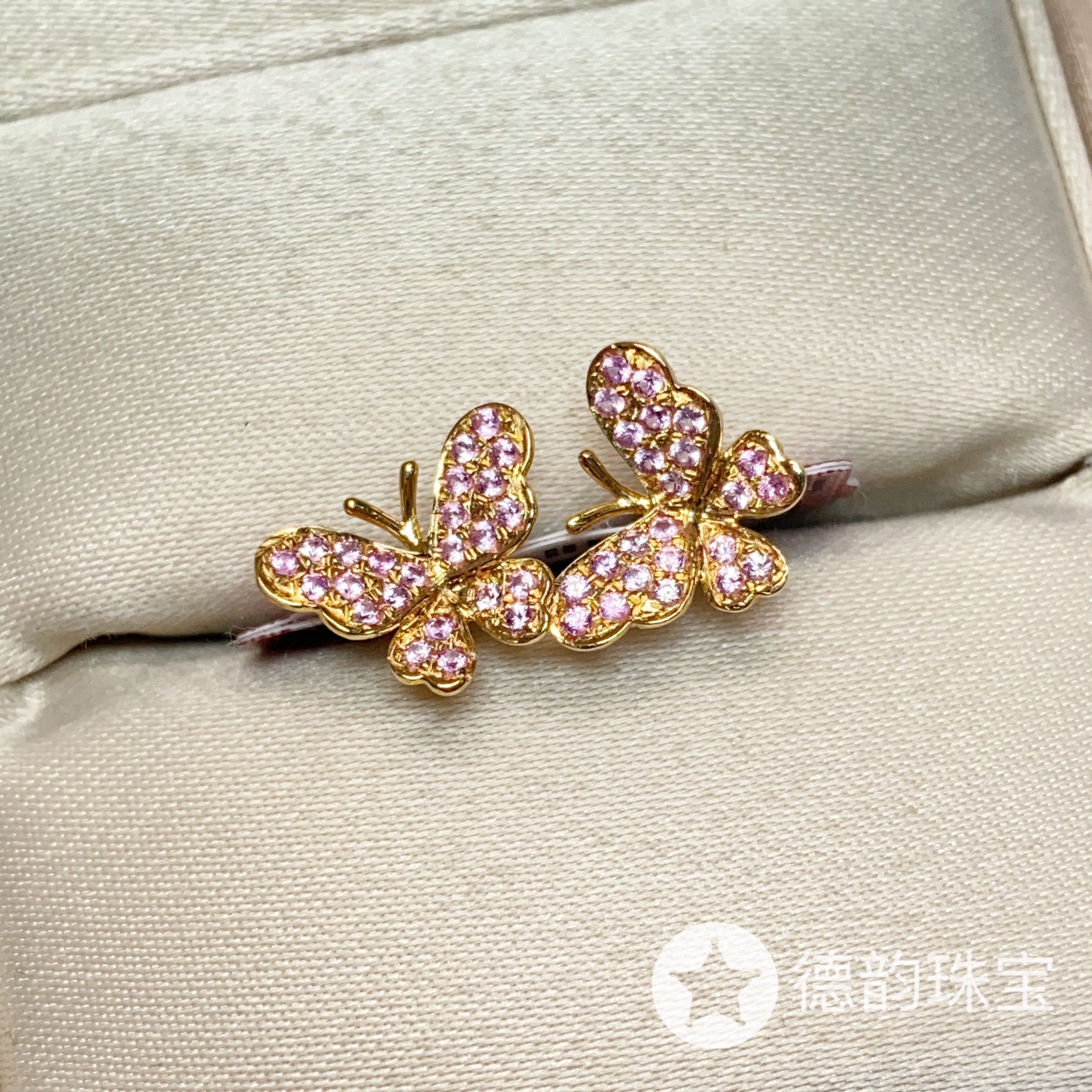 18K金镶嵌彩蓝宝石耳饰