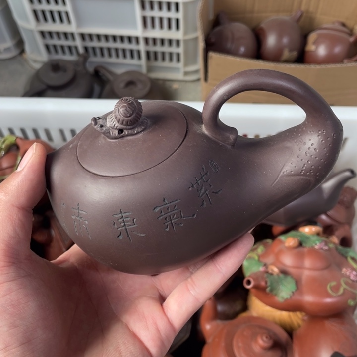 老厂紫砂壶一件。