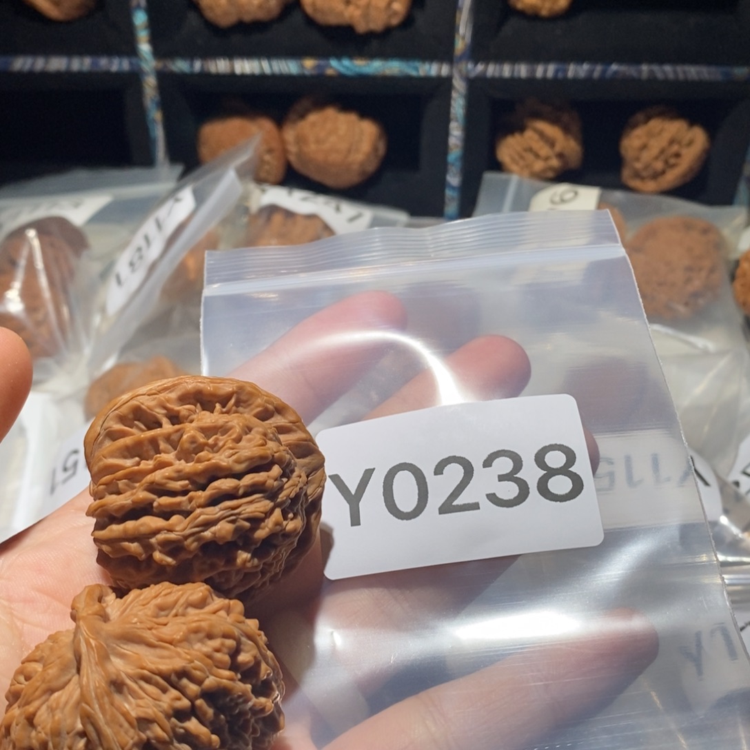 L***。文玩核桃吊坠四座楼原装