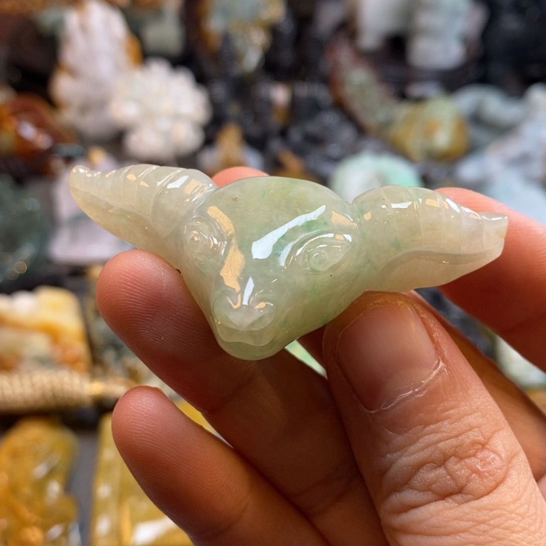 翡翠颈饰未镶嵌特色19