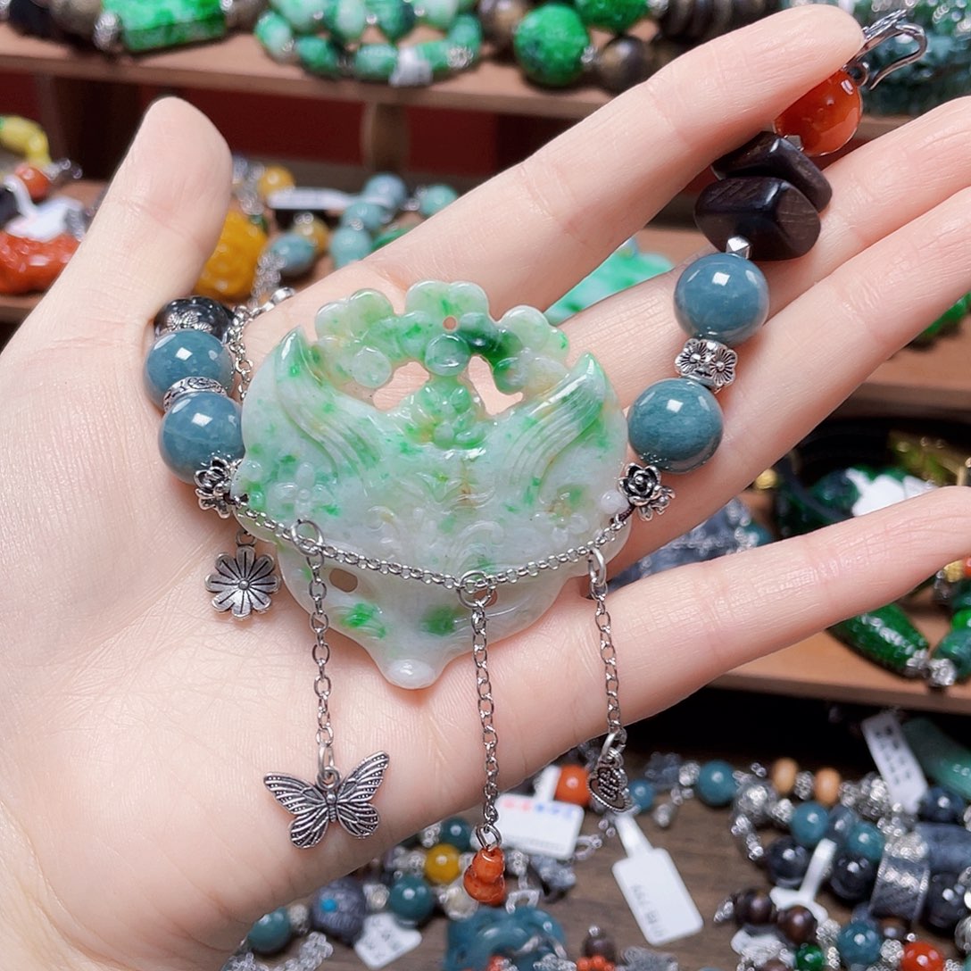 敏***儿未镶嵌手链翡翠饰品