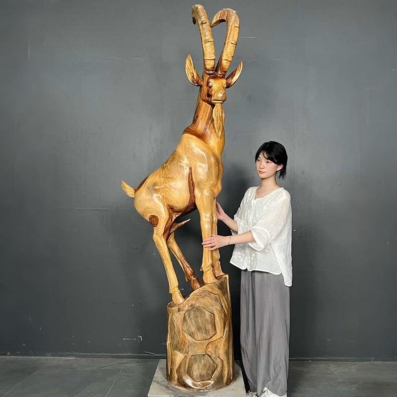天然香樟木雕山羊摆件栩栩如生家居装饰艺术精品